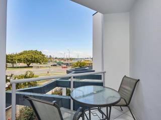 Comfort Two Bedroom Apartment in Heart Southport - Gold Coast - 3