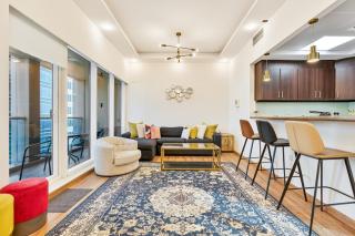 Lux 1 BR Getaway with Stunning Views, Pool and Gym - 0