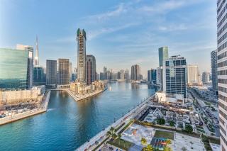 Lux 1 BR Getaway with Stunning Views, Pool and Gym - 8