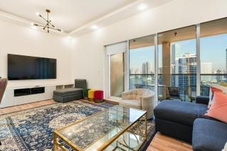 Lux 1 BR Getaway with Stunning Views, Pool and Gym - 4