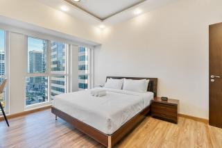 Lux 1 BR Getaway with Stunning Views, Pool and Gym - 9