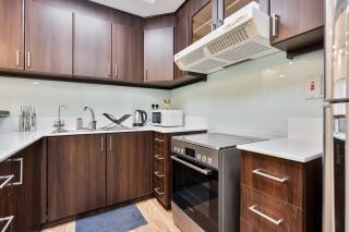 Lux 1 BR Getaway with Stunning Views, Pool and Gym - 6