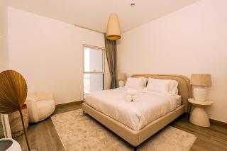 Two Bedroom Apartment with Balcony Canal View and Free Yas Theme Park Tickets - Abu Dhabi - 3