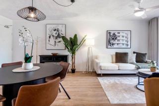 Beautifully Renovated Two Bedroom Apartment - CoastHM - Gold Coast - 9
