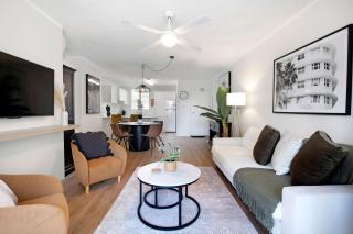 Beautifully Renovated Two Bedroom Apartment - CoastHM - Gold Coast - 7
