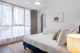 Beautifully Renovated Two Bedroom Apartment - CoastHM - Gold Coast - 1