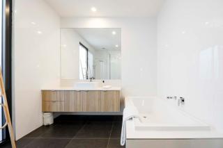 Anglesea Coastal Getaway - Prime Location - 5