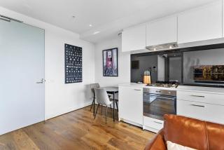 Pristine 1-Bed Apartment near Local Cafes - Melbourne - 5