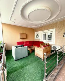 Modern 2BDR Apt - 247 power supply, Porch, Wi-Fi,Kitchenette & 5 mins DRV to Airport - Ikeja - 9
