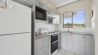 Ocean Parade 4 - Affordable, Pool, Spa, Cafes, Sleeps 4 - Coffs Harbour - 5