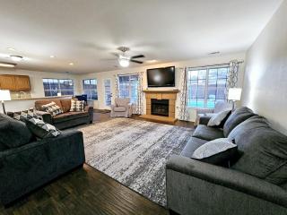 Dallas Lakeside Bliss Stay - Private Pool, Air hockey and High speed internet - 0