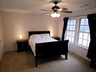 Dallas Lakeside Bliss Stay - Private Pool, Air hockey and High speed internet - 6