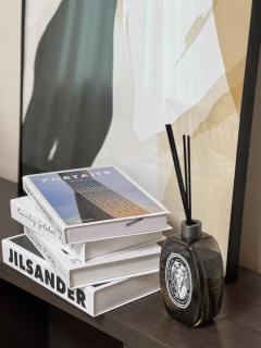 8-capacity # 3 rooms # 4 queen beds # 10 minutes on foot from Busan Station # Wood tone # Emotional interior # Netflix - 8