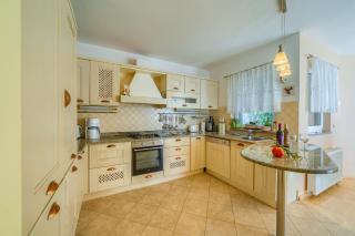 5 bedroom family villa in Makarska, heated pool and jacuzzi - 3