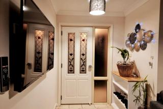 Stylish House in Worrigee 3mins walk to Shops with Free Parking and Wi-Fi - 3