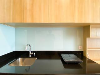 Modern Design and Homey Studio Ciputra World 2 Apartment By Travelio - Jakarta - 1