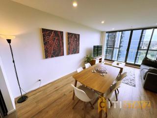 Pretty in Phillip - 2bd 2bth 2Car Apt - 1