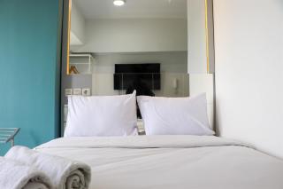 Best Deal and Comfort Studio Tokyo Riverside PIK 2 Apartment By Travelio - Rawalembang - 0