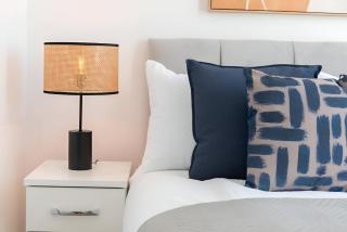Timeless Comfort 1 Bed Gem with Deluxe Kitchen - Rye - 4
