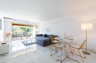 Spacious 2-Br Apartment in a Residence with Pool - 8