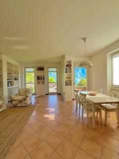 Stunning renovated flat on Lake Como with parking - 9