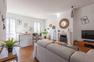 LESEHAN APPARTEMENT AIGUES MORTES Vue Remparts - Aigues-Mortes - 0