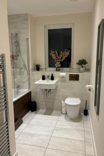 Modern spacious apartment in Addlestone - 1