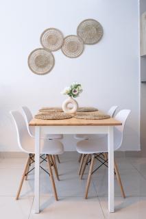 Waves - Charming Apt With Balcony Steps From The Beach - 9