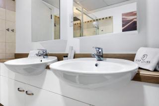 FIRST CLASS 1BR Inviting Marina Views - 9