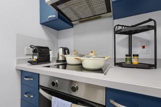 FIRST CLASS 1BR Inviting Marina Views - 8