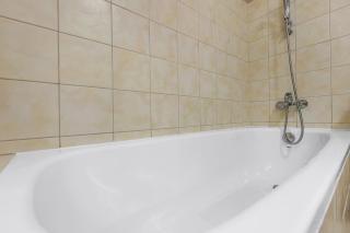 FIRST CLASS 1BR Inviting Marina Views - 5