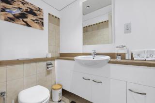 FIRST CLASS 1BR Inviting Marina Views - 4