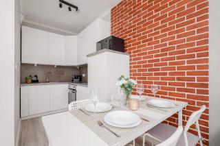Cozy Apartment with Parking and Terrace in Kraków by Noclegi Renters - Cracóvia - 6