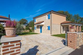 Romantic villa with pool, surrounded by nature - ID 2507 - by TRAVELER tourist agency Krk - 3