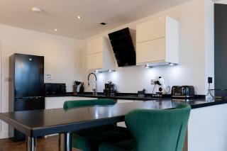 Trendy city centre apartment with free parking - 7