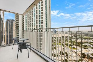 Elegant 1BR in Heart of Dubai, Walk to Top Malls - 9