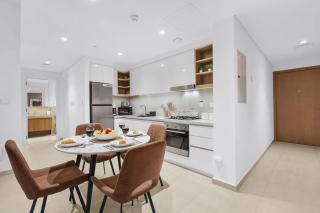 Elegant 1BR in Heart of Dubai, Walk to Top Malls - 7