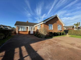 Dassia-Rural Bungalow, Dog Friendly with Hot Tub Near Gurnard - Porchfield - 9