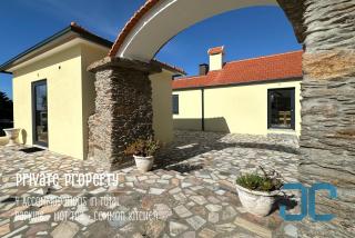 Arada Property - 4 Houses in 1 Private Property, Free Parking and Hot Tub - - 3