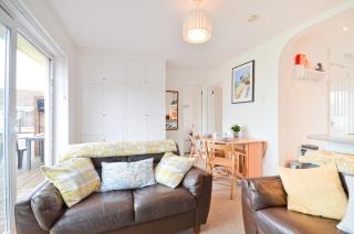The Hideaway - Seaview - 2