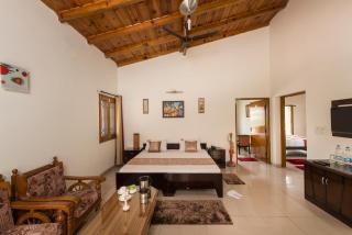 IVY The Boutique Hotel Near Neem Karoli Temple - Nainital - 1
