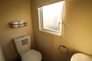 Superb 8 Berth Caravan At California Cliffs, Near Scratby Beach Ref 50006G - Great Yarmouth - 2