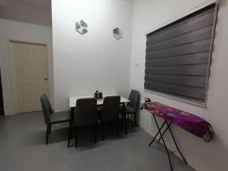 Senja Kelabu Homestay - 4