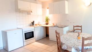 GRAND T2 lumineux avec JARDIN PRIVE - Trets - 4