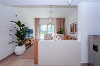 One Bedroom Apartment in Yas Island with Complimentary Yas Theme Park Tickets - Abu Dhabi - 1