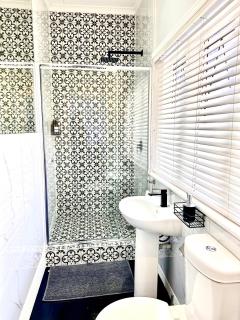 21 Cheviot Place - Penthouse with Sea View A & B - 1