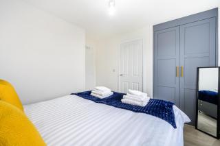 House with Garden, Sleeps 5, City Centre Close, Manchester, Free fast Wi-Fi, Free parking, 55-Inch Tv, Self-check in - Contractors! - 6