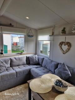 Meadow View 3-Bed Caravan - Sleeps 8 - PetFriendly - Skegness - 1