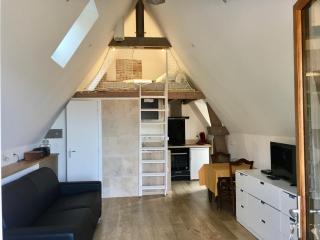 Maison de tuiles au pieds du château de Castelnau - 1