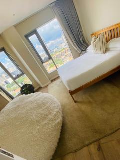 Spacious 2BR APT Near Sandton City -No Loadshedding - 5